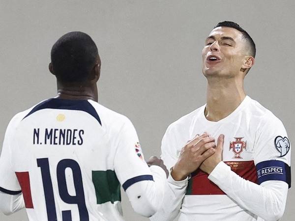 Tin Euro sáng 27/3: Ronaldo tạo cách ăn mừng mới